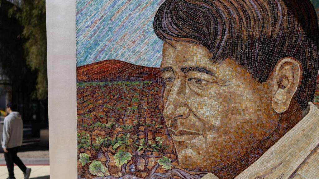 Un mural que representa a César Chávez en Los Ángeles.