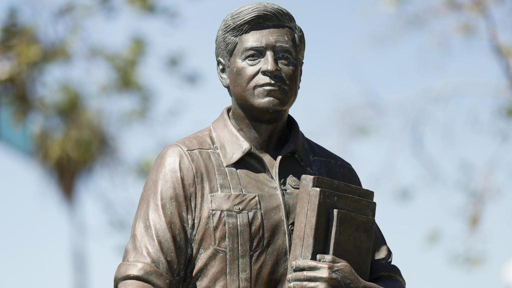 Memorial statue of César Chávez in Los Angeles.