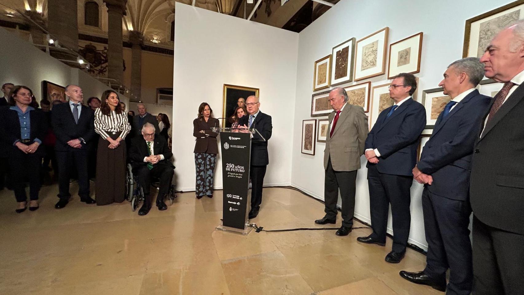 Honorio Romero, director de la RSEAAP durante la inauguración de la exposición.