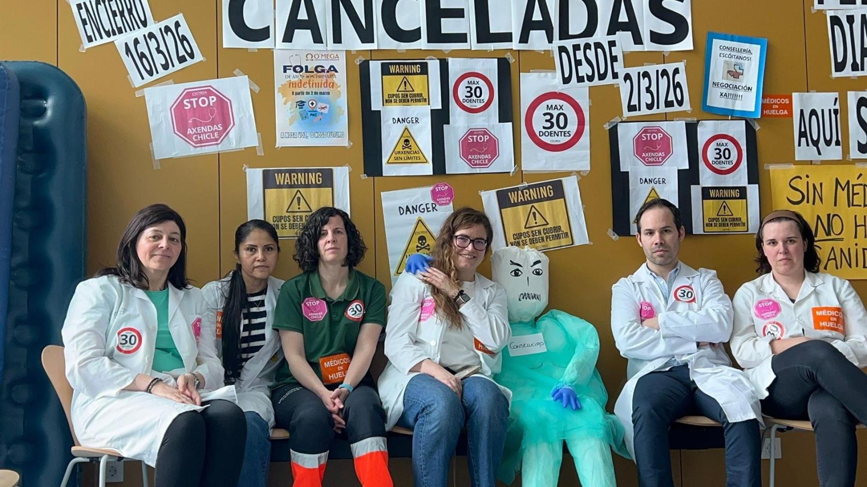 Médicos encerrados en el centro de salud Olimpia Valencia de Vigo.