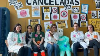 Médicos encerrados en el centro de salud Olimpia Valencia de Vigo.