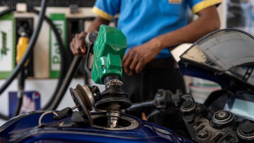 Repostaje de combustible.