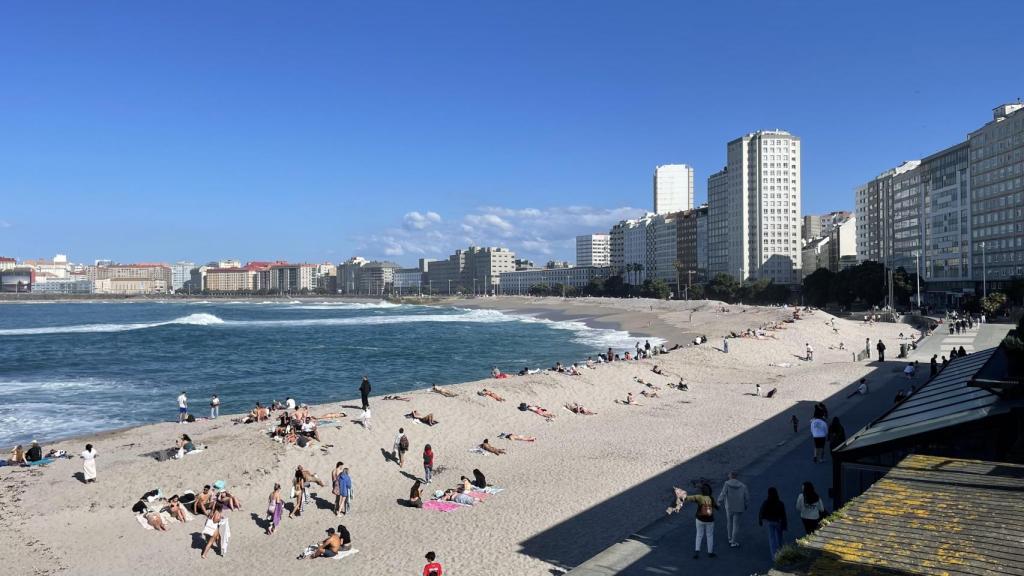 Playa de Riazor y paseo marítimo de A Coruña