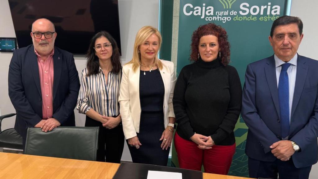 Firma del convenio de Caja Rural de Soria con Harmonii Coaching.
