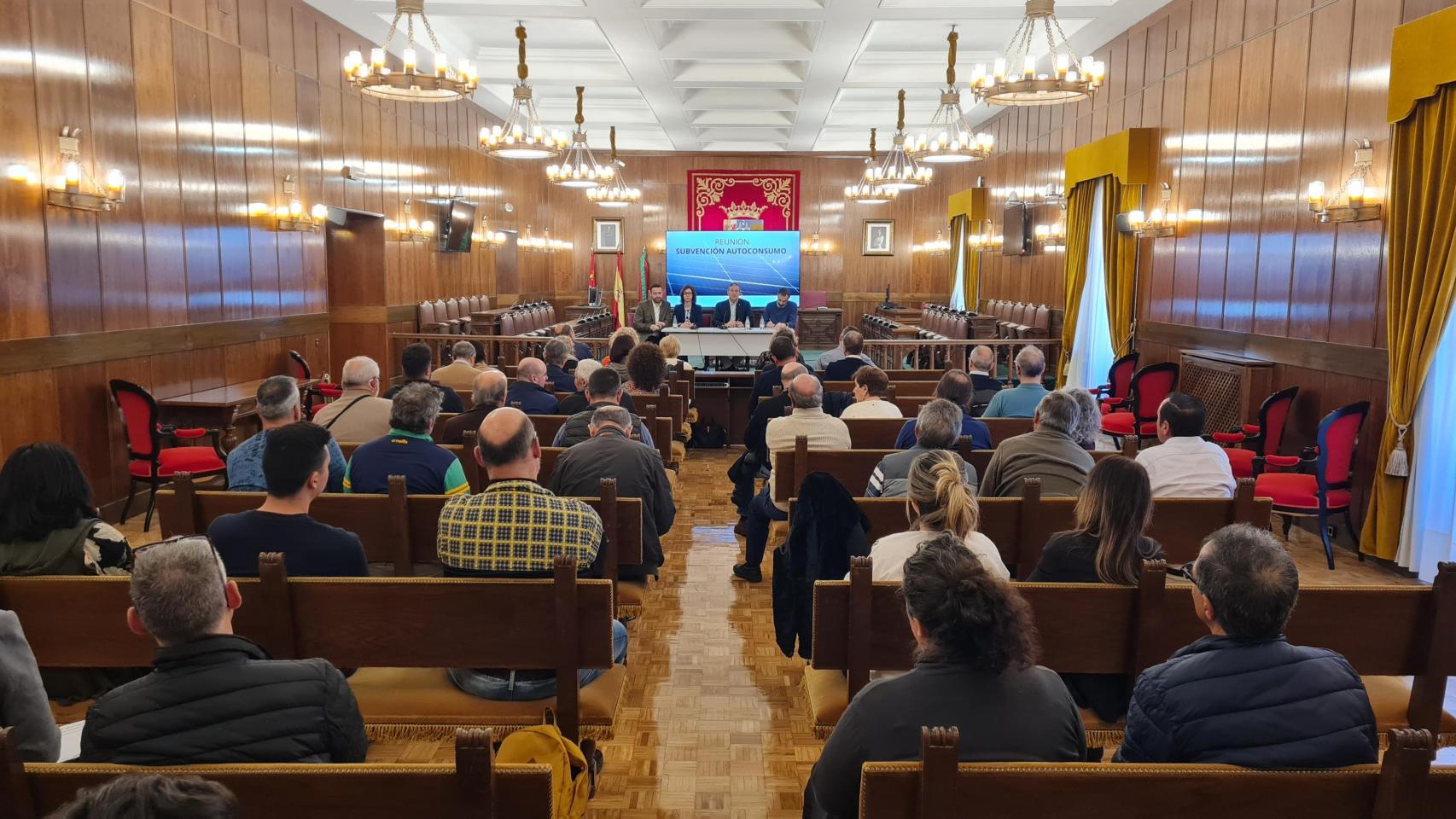 Imagen de la reunión de la Diputación de Zamora con los distintos representantes de ayuntamientos de la provincia.