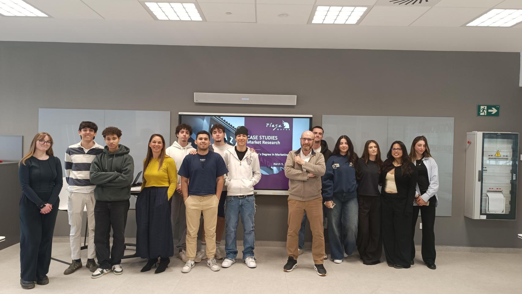 Los alumnos de la Universidad Europea que harán prácticas en Plaza Mayor.