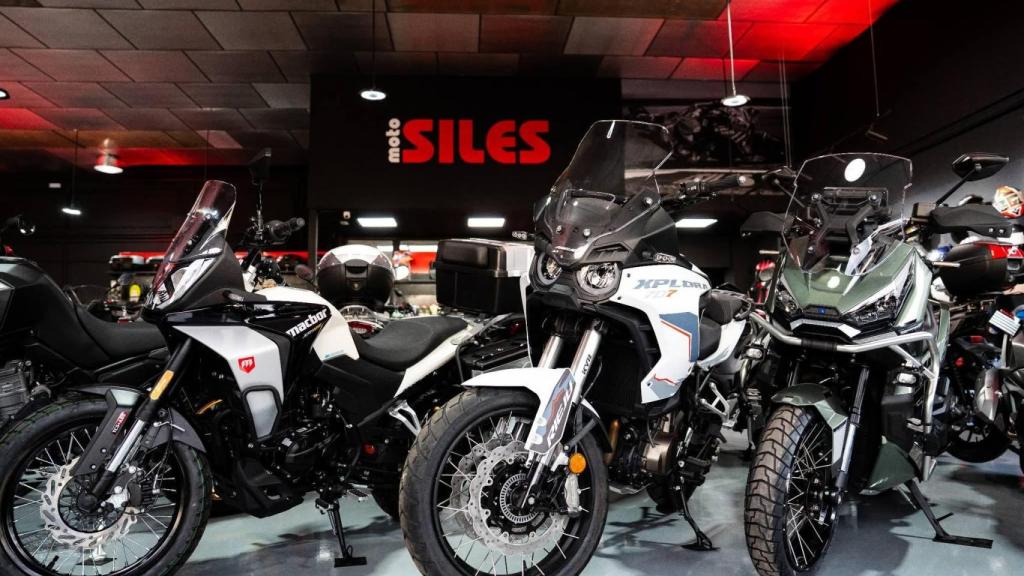 Varias de las motos en la exposición.
