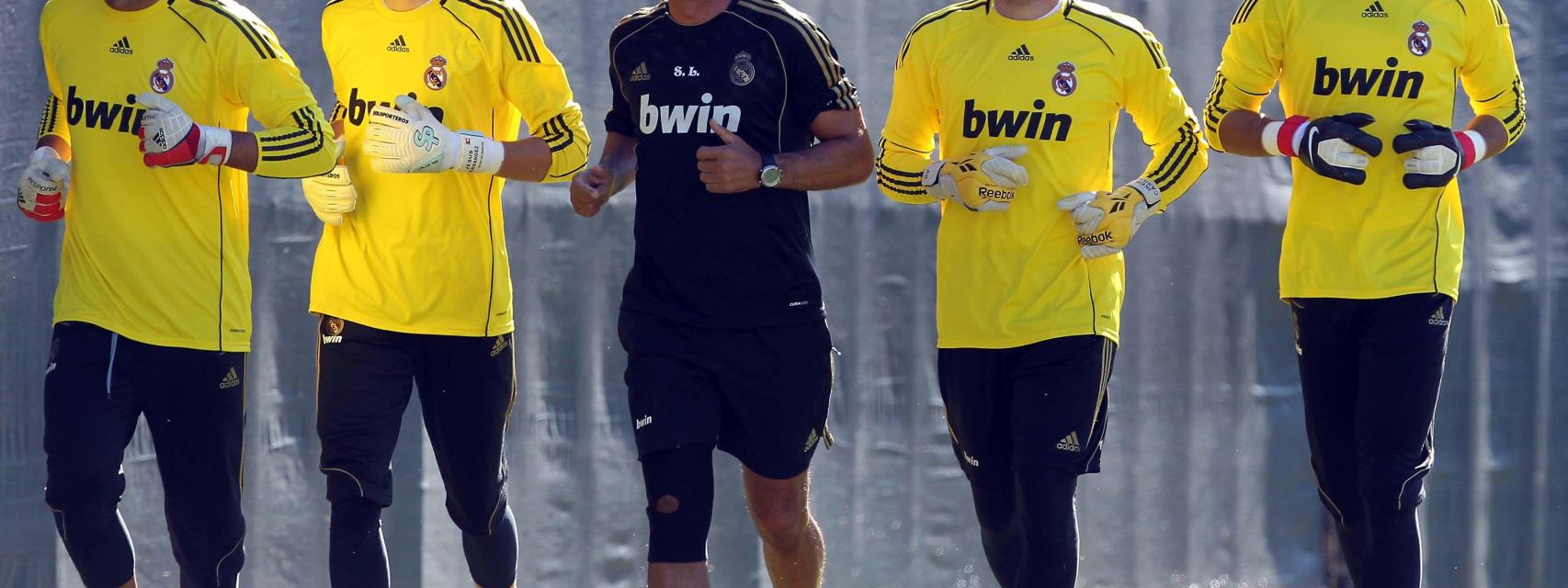 Silvino Louro, durante un entrenamiento con Iker Casillas en el Real Madrid.