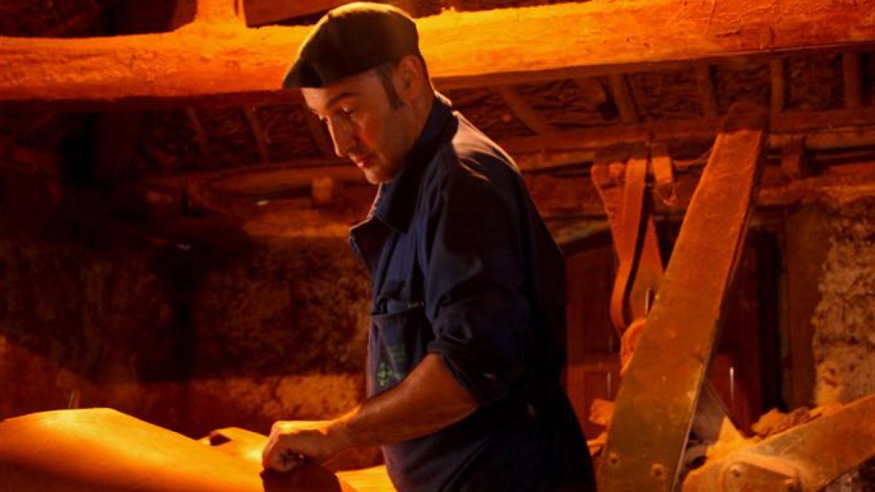 Genaro González en la fábrica