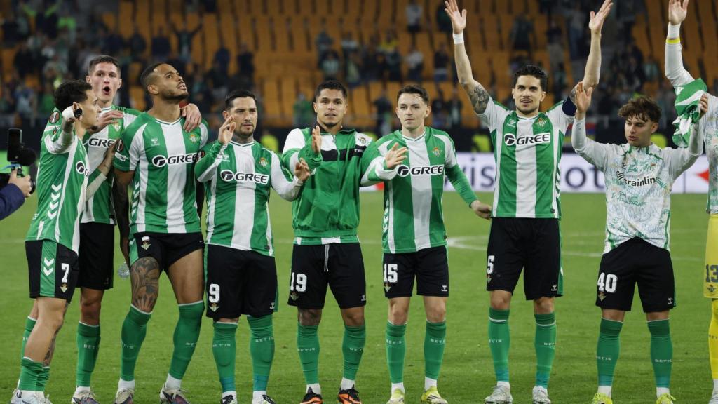 Los jugadores del Betis celebran la clasificación a los cuartos de final.