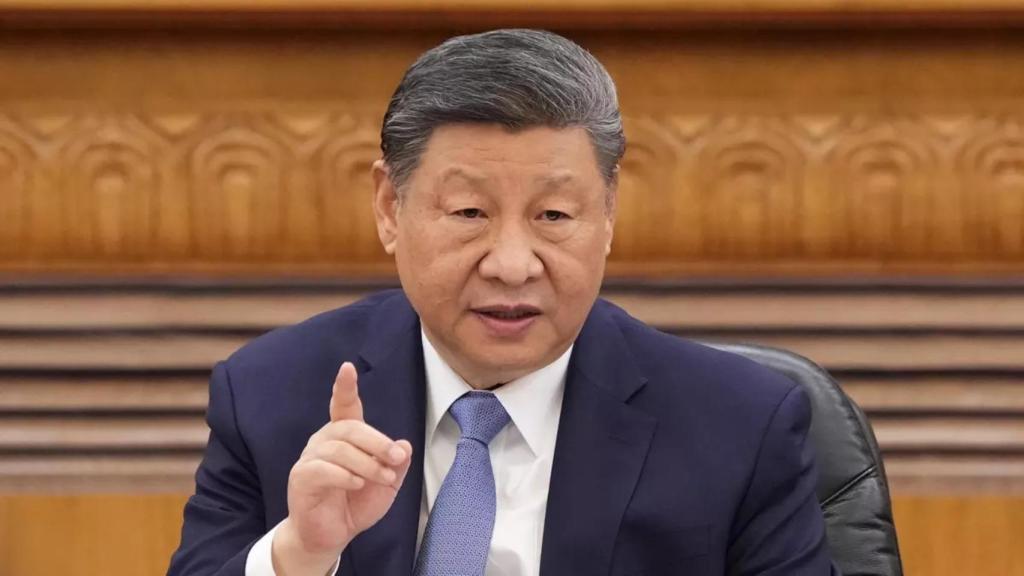 El presidente de China, Xi Jinping, durante una intervención con líderes empresariales en 2025.