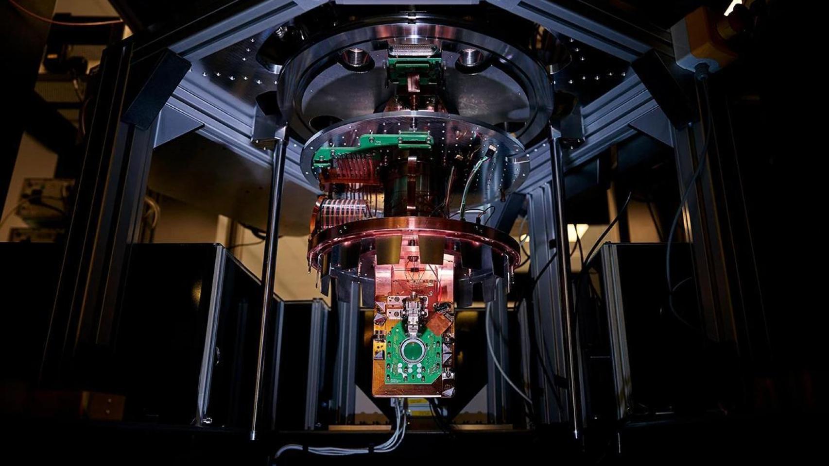 Un chip de computación cuántica de Oxford Ionics, una de las varias empresas que han realizado avances significativos en este campo.