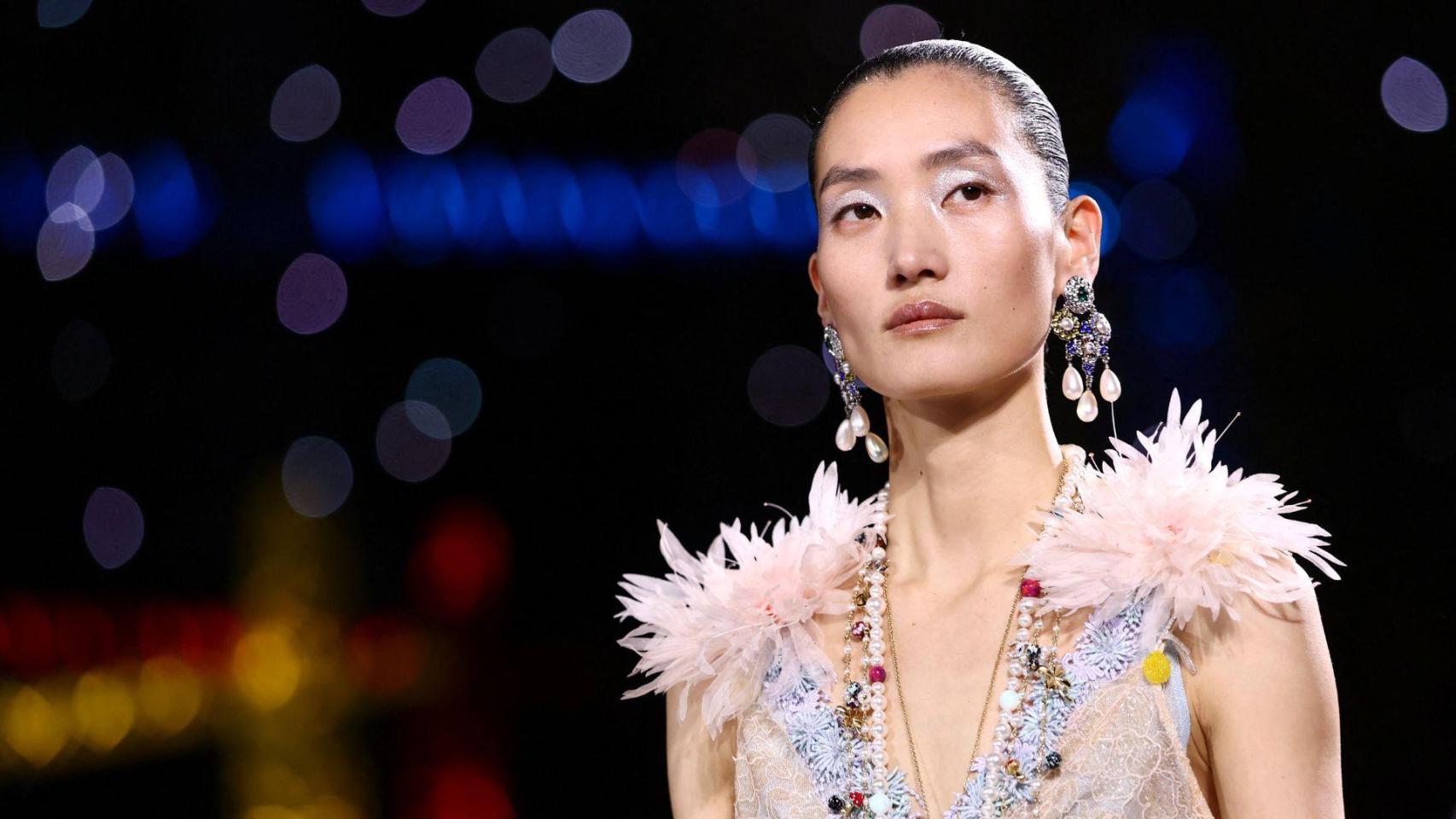 Perlas y reflejos: el imaginario marino según Chanel.