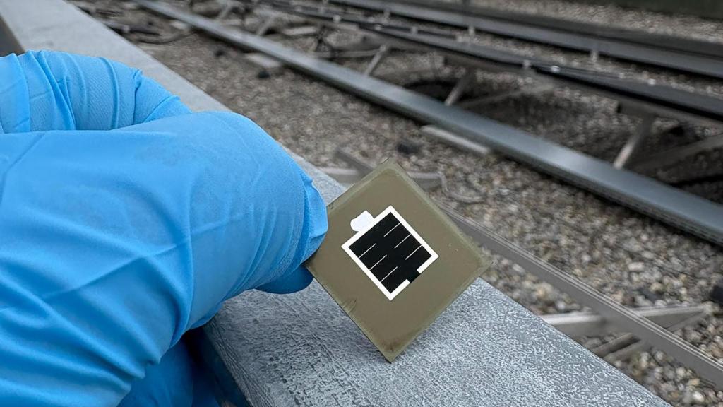 La versión inicial de 1 cm2 de célula solar de triple unión.