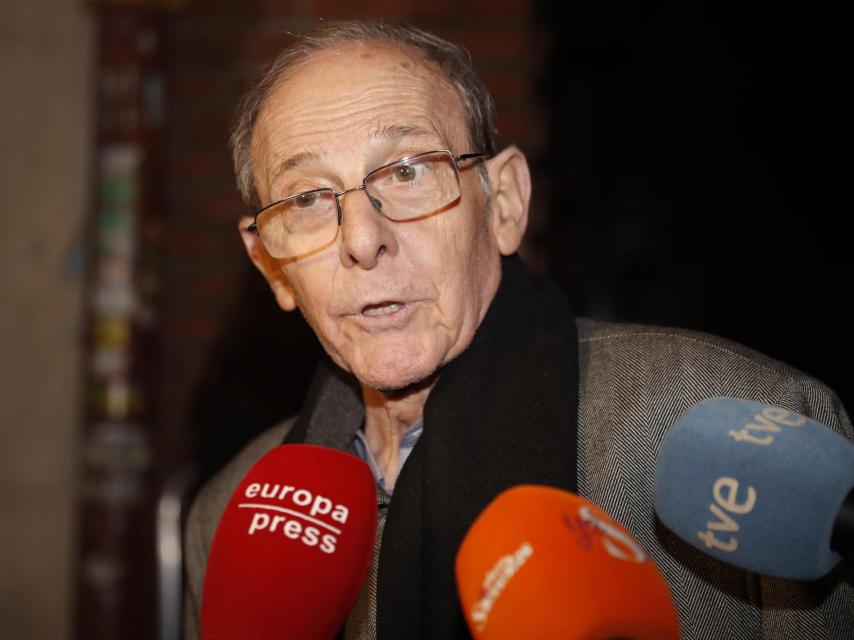 Emilio Gutiérrez Caba, atendiendo a la prensa.