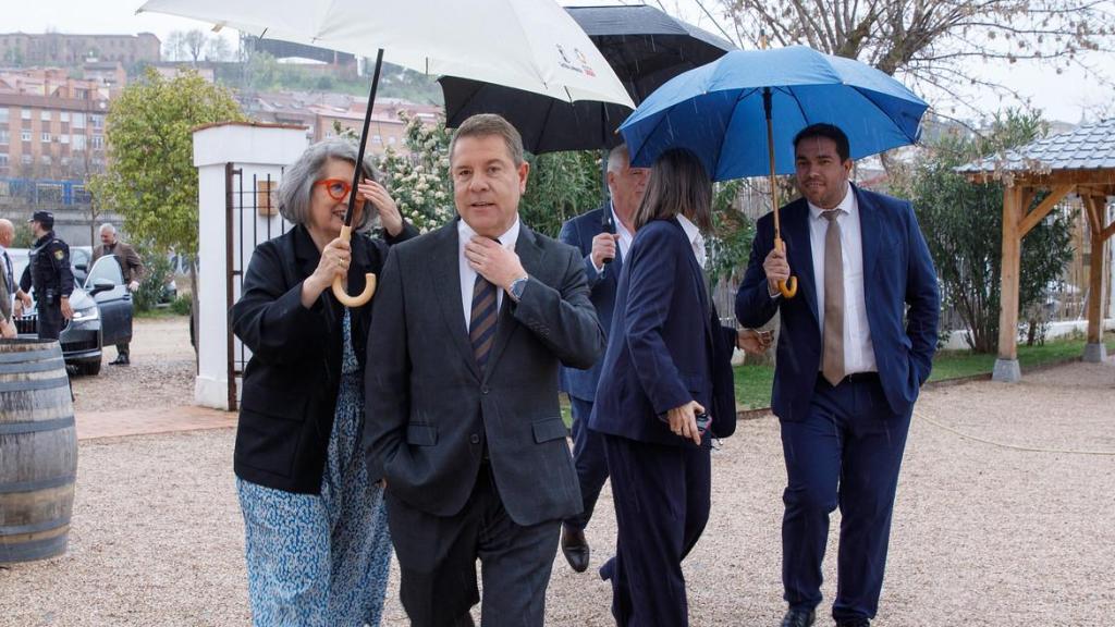 El presidente de Castilla-La Mancha, Emiliano García-Page, llegando este viernes al Consejo Regional del Agua celebrado en Toledo.
