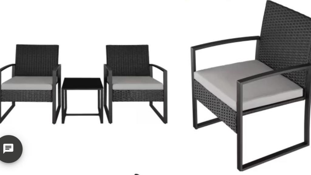 Conjunto de ratán con mesa para 2 personas.