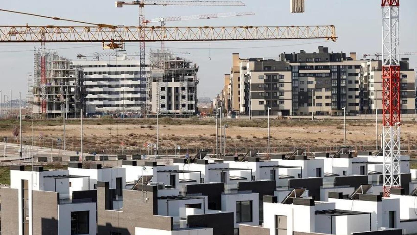 Bloques de viviendas en construcción. EFE