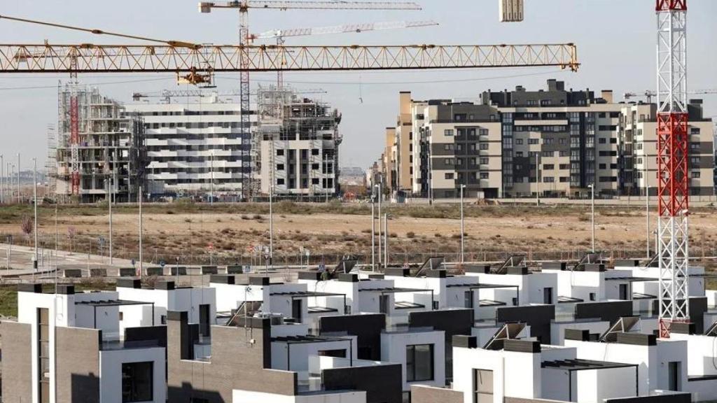 Bloques de viviendas en construcción. EFE