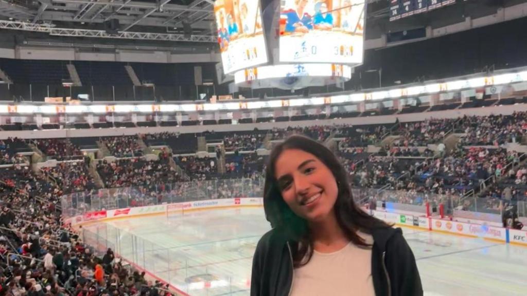 Cloe en un partido de hockey. EE