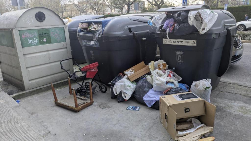 Imagen de unos contenedores de basura en Talavera de la Reina.