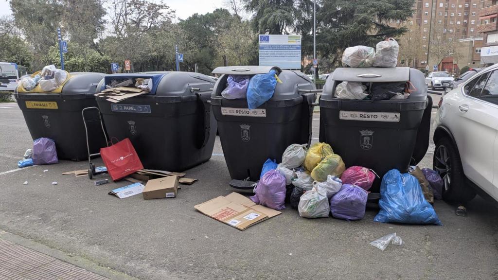 Imagen de unos contenedores de basura en Talavera de la Reina.