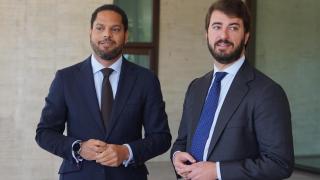 El secretario general de Vox, Ignacio Garriga, junto al entonces portavoz del grupo en las Cortes de Castilla y León, Juan García-Gallardo, en septiembre de 2024