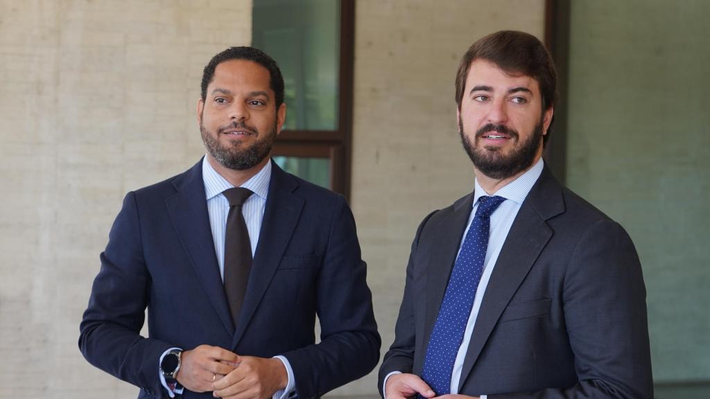 El secretario general de Vox, Ignacio Garriga, junto al entonces portavoz del grupo en las Cortes de Castilla y León, Juan García-Gallardo, en septiembre de 2024
