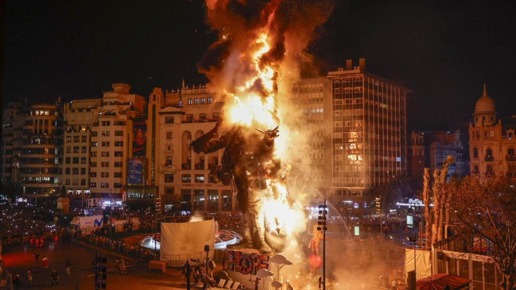 La cremà de la Falla de la Plaza del Ayuntamiento de 2026