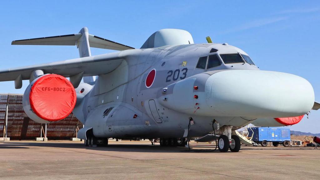 Avión de guerra electrónica EC-2 de Japón
