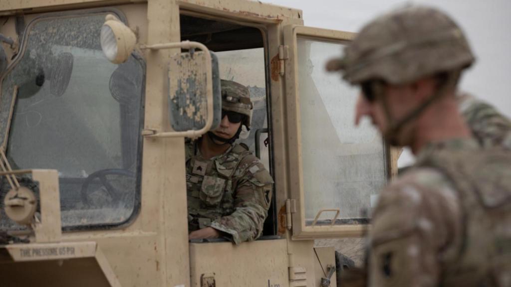 Militares del ejército de EEUU realizando tareas de apoyo logístico y logística en Oriente Próximo.