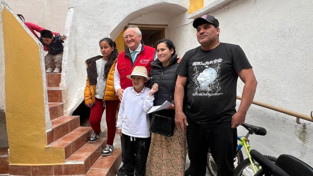 Ricardo, Eveling y su familia en Alcañizo (Toledo).