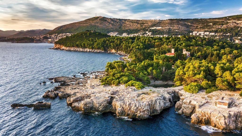 La isla de Lokrum en la costa de Dubrovnik, en Croacia.