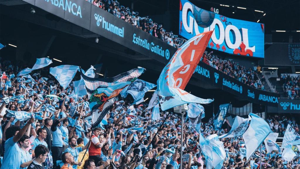 Aficionados del Celta celebrando un gol en Balaídos