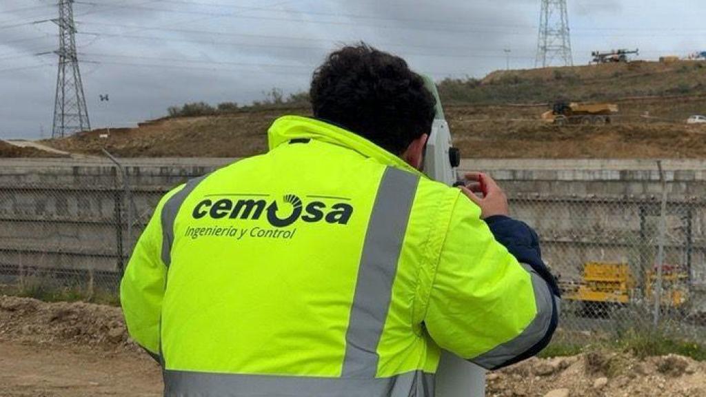 Trabajos de reparación del talud del AVE de Málaga.