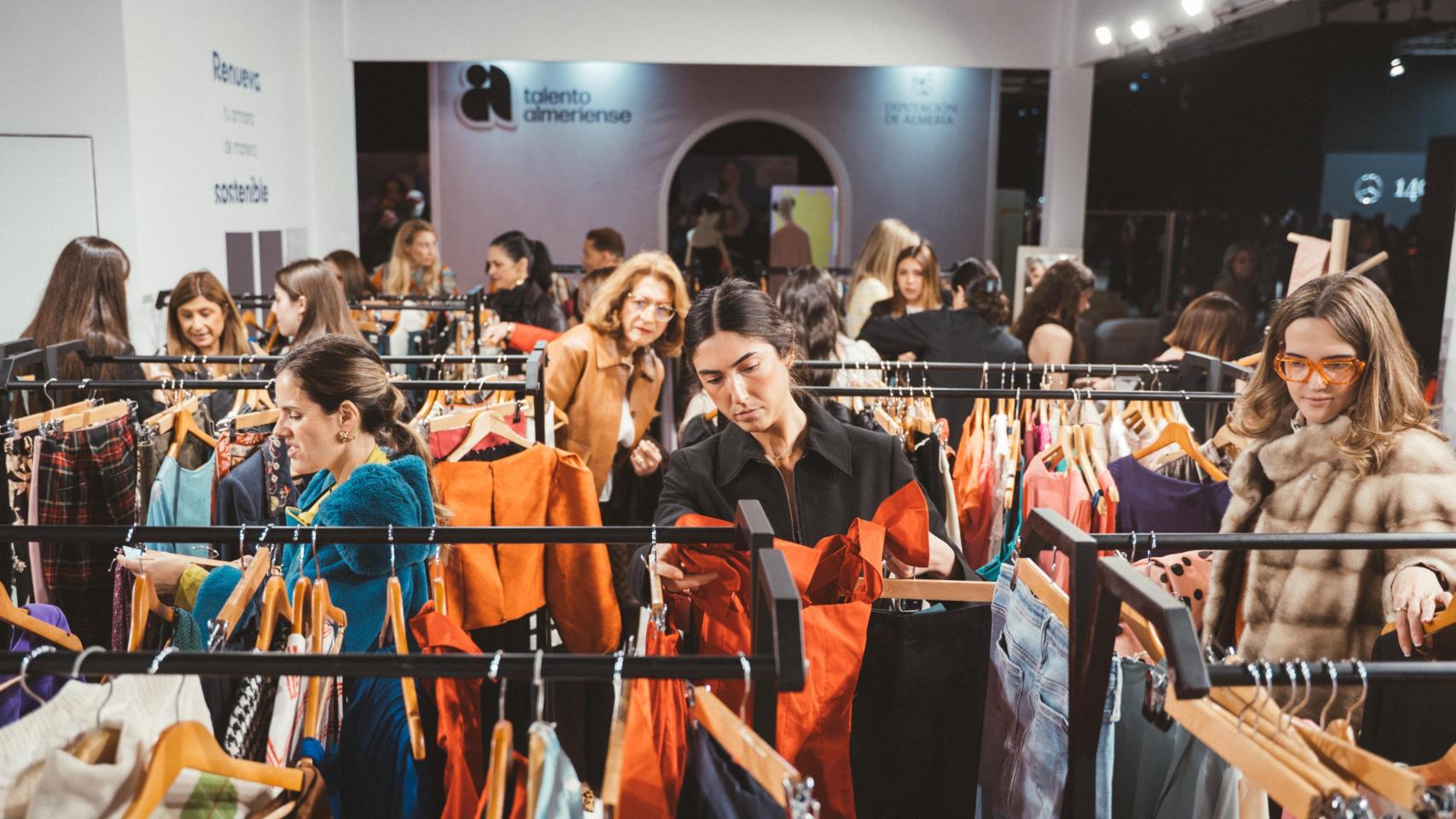 Las asistentes a la 'swap party' de Magas y Enclave ODS en la MBFW de marzo de 2026.