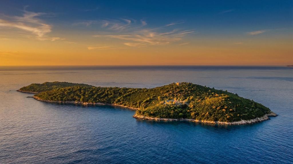 La isla de Lokrum en la costa de Dubrovnik, en Croacia.
