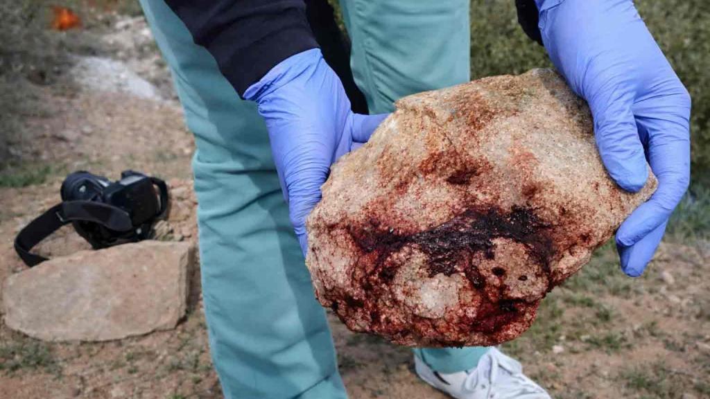 Piedra con la que fue golpeada Roy, en Benabarre, antes de ser arrojada y oculta bajo un talud.