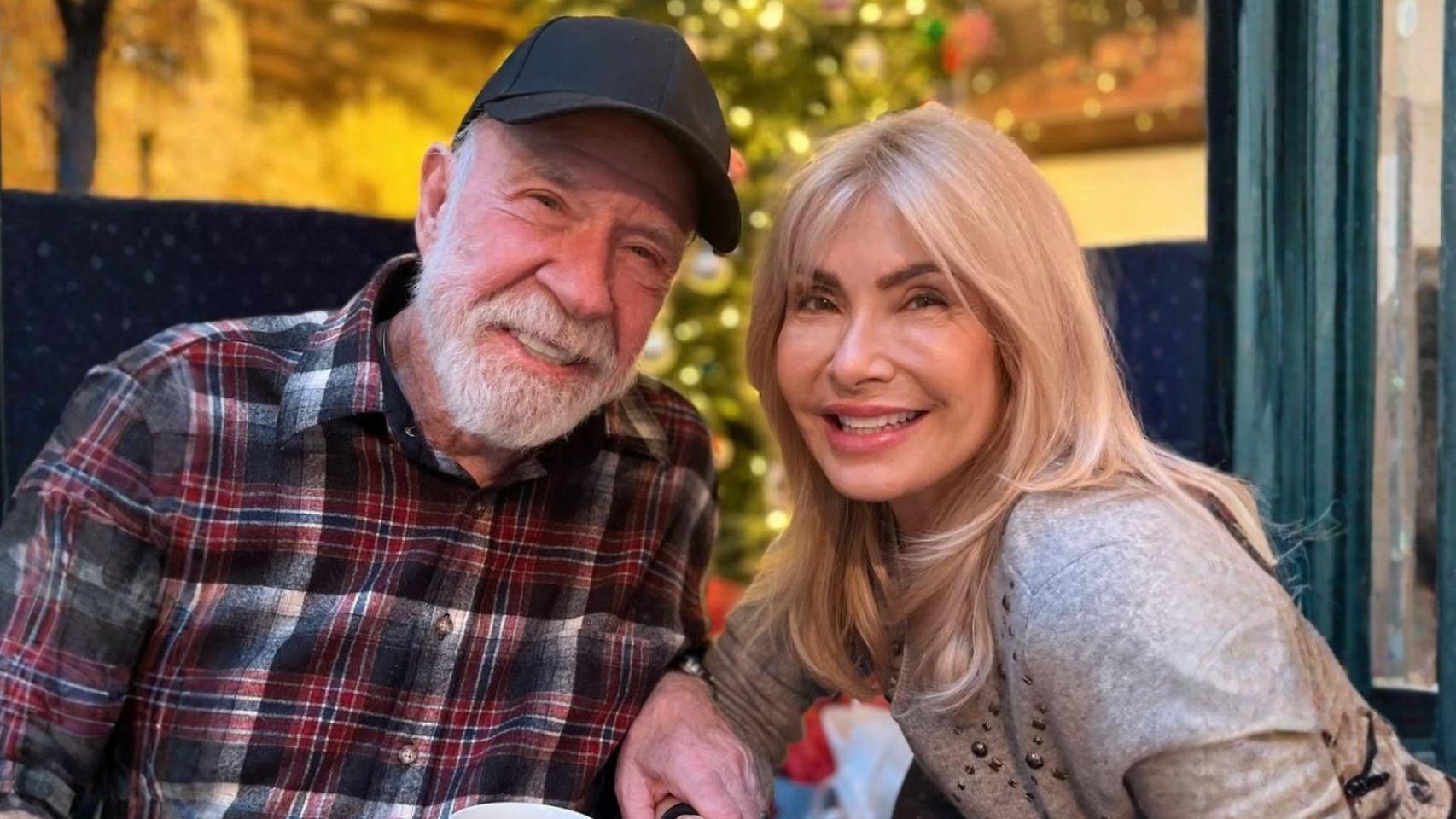 Chuck Norris, con su segunda esposa, Gena O'Kelley, con la que contrajo matrimonio en 1998.