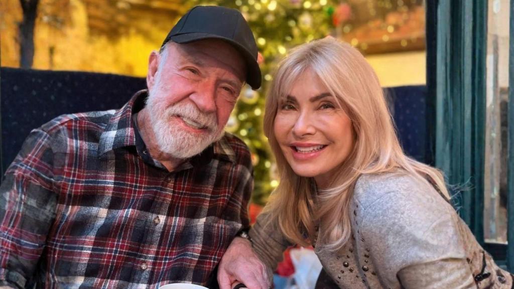 Chuck Norris, con su segunda esposa, Gena O'Kelley, con la que contrajo matrimonio en 1998.