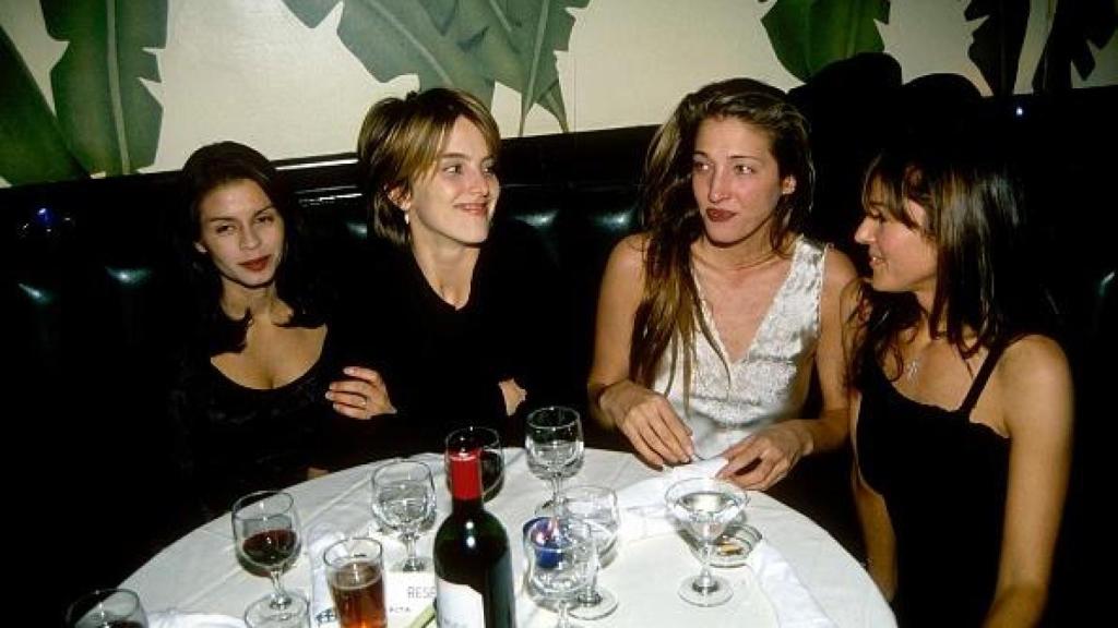 Con Carolyn Bessette en una cena con amigos en Nueva York en 1994.