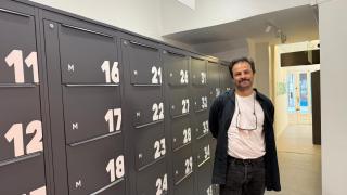 Quique Cruzado, en el local de taquillas Locker in the City en A Coruña