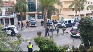 El gran despliegue policial en el juzgado de Torremolinos.