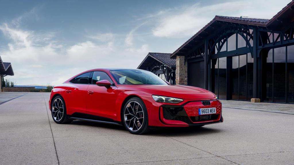 El Audi RS e-tron GT acelera de 0 a 100 km/h en 2,8 segundos.