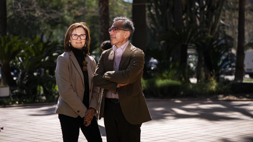 Psicóloga y filósofo, ambos compaginan su labor con la divulgación en medios españoles.