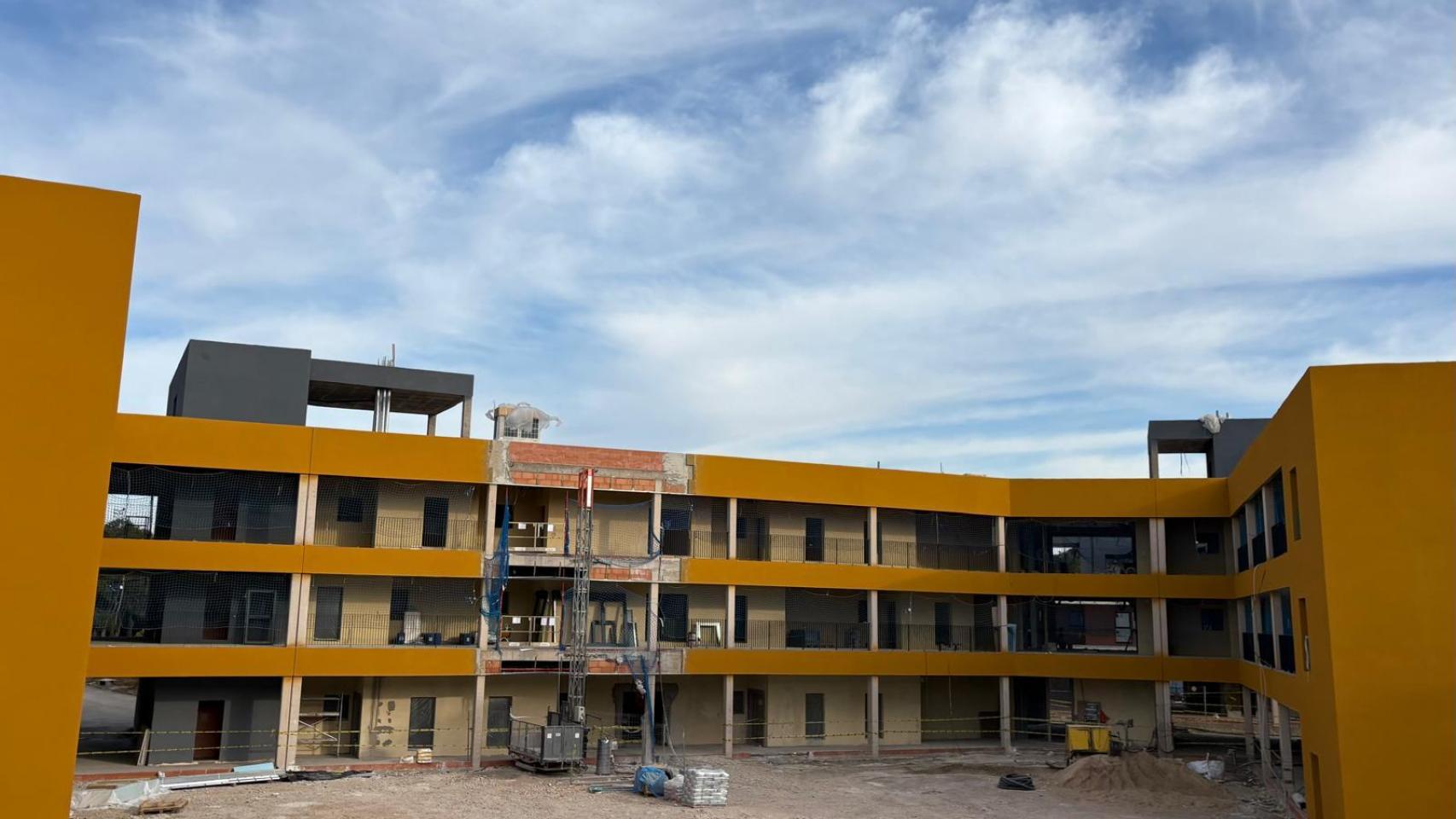 Uno de los edificios del complejo del Buen Pastor en Valdefierro