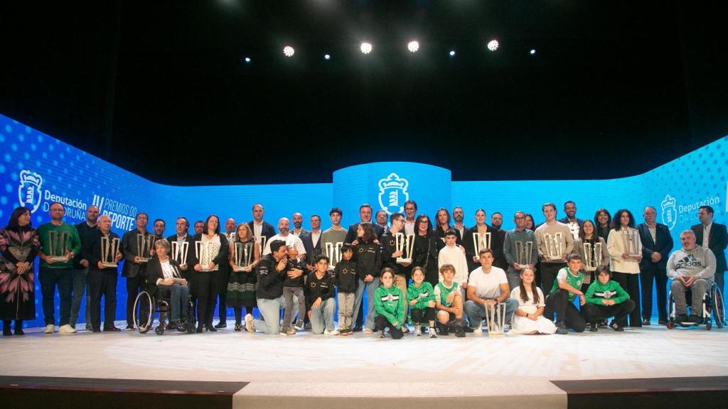 Los premiados posan tras la entrega de galardones en la IV Gala del Deporte celebrada en A Coruña