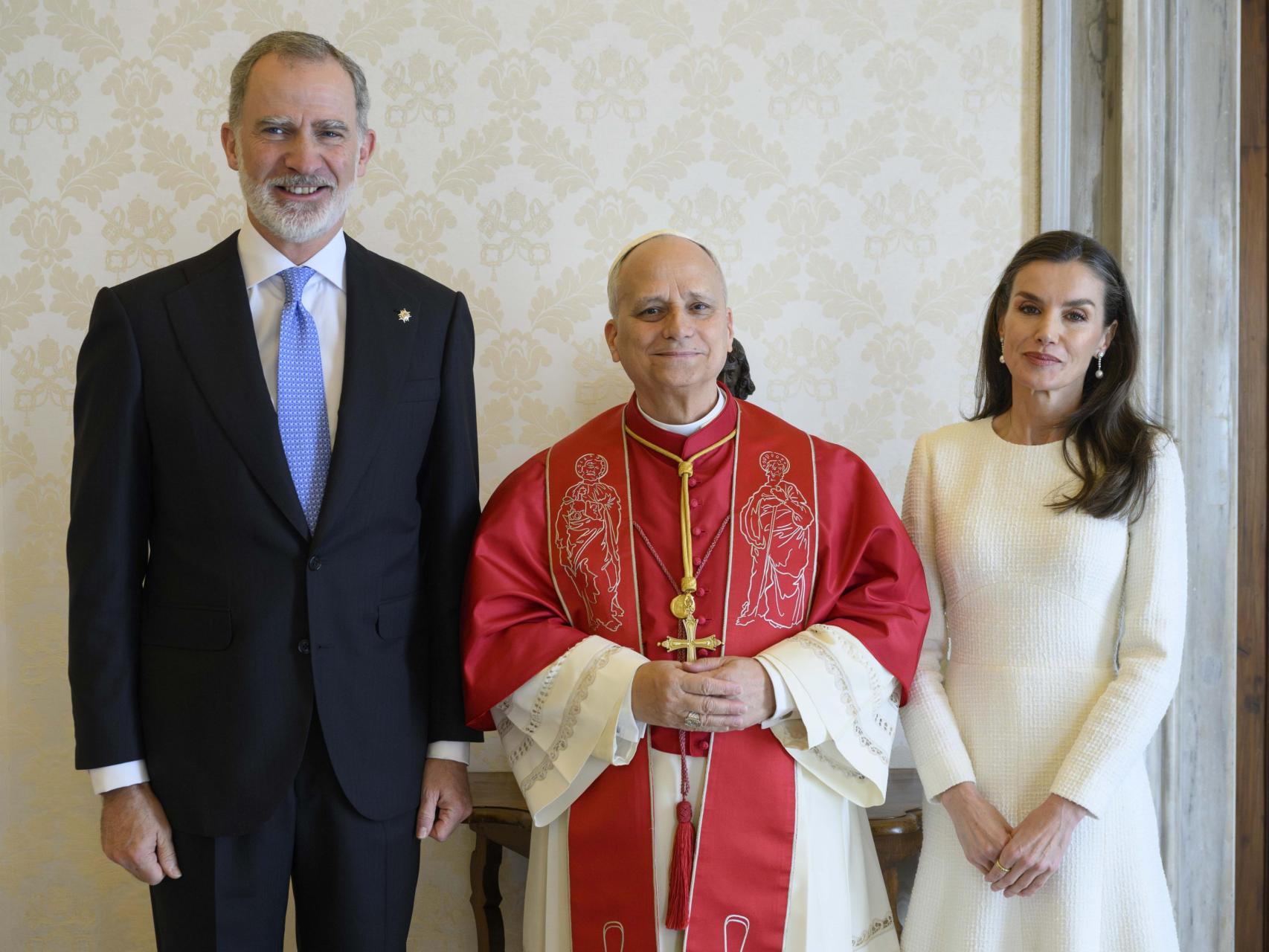 Los Reyes, junto a León XIV.