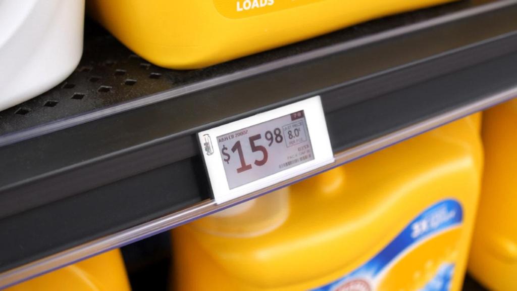 Etiqueta de tinta electrónica para el precio en un Walmart