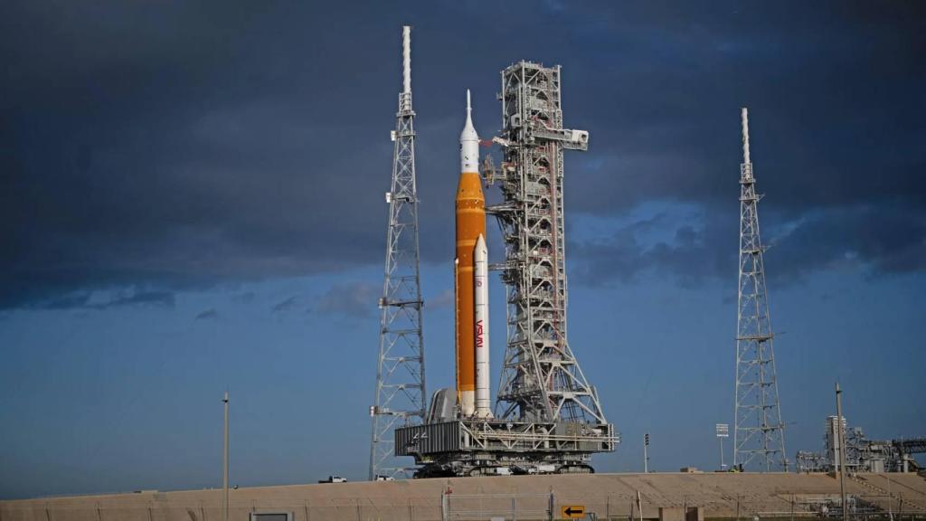 Artemis II en la plataforma de lanzamiento.